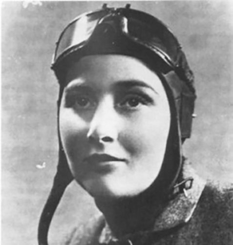 Rosamund King Everard-Steenkamp in flying goggles