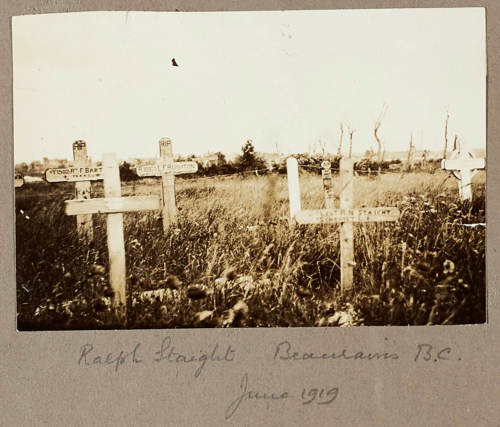 Wooden crosses in Beaurains Road Cemetery, Beaurains